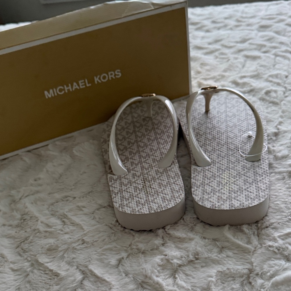 Michael Kors Vanilla Logo Sandals - Picture 9 of 11